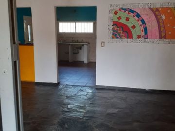 CASA 3 AMBIENTES EN AMPLIO LOTE EN SAN LUIS VENDE O PERMUTA POR PROPIEDAD EN MAR DEL PLATA