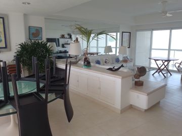 ACAPULCO DIAMANTE.  RESIDENCIAL PLAYA MAR  1 CON VISTA ENTERA AL MAR.