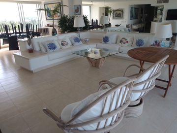 ACAPULCO DIAMANTE.  RESIDENCIAL PLAYA MAR  1 CON VISTA ENTERA AL MAR.