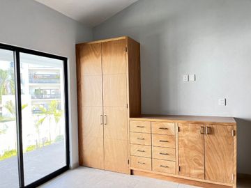 Casa en Fraccionamiento en Paraíso Country Club Emiliano Zapata - ROQ-1194-Fr