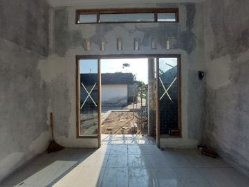 RUMAH 200JTAN DI UTARA CANDI PRAMBANAN TANAH LUAS LINGKUNGAN NASIONALIS