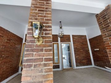 Rumah Klasik Konsep Villa Pinggir Jalan Aspal Hanya 600 Jt-an