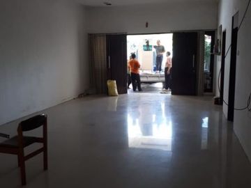 Rumah Raya Manyar, Murah, Siap Huni, Row Jalan 3 Mobil