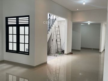 Disewakan Per Thn Rumah Bagus Strategis Di Dekat Bintaro Sektor 9
