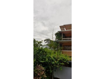Casa de 5 niveles con preciosa vista y amoblada