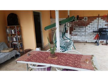 Casa de 5 niveles con preciosa vista y amoblada