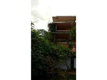 Casa de 5 niveles con preciosa vista y amoblada