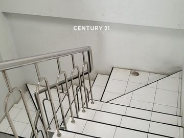 Ruko 3 Lantai  Letak Startegis  Di Jatiwaringin Bekasi Harga Nego