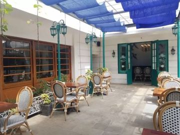 Rumah Cafe Di Area Komersil Sayap Riau Bandung Dkt GedungSate Gasibu
