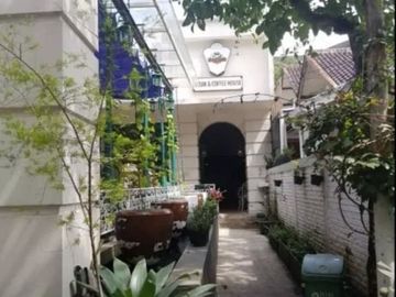 Rumah Cafe Di Area Komersil Sayap Riau Bandung Dkt GedungSate Gasibu