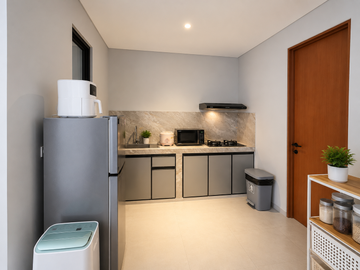 Rumah Unik Modern 3 Lantai di Hunni Veteran Bintaro Siap Huni
