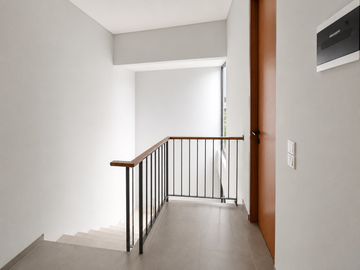 Rumah Unik Modern 3 Lantai di Hunni Veteran Bintaro Siap Huni