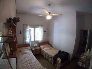 VENTA: CASA DE 2 DORMITORIOS EN SANTA ROSA, BARRIO NUESTRA SEÃORA DE LUJAN
