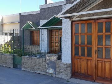 VENTA: CASA DE 2 DORMITORIOS EN SANTA ROSA, BARRIO NUESTRA SEÃORA DE LUJAN