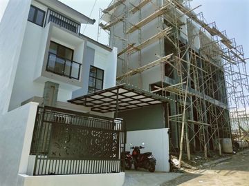 Perumahan Konsep Villa Bebas Free Desain Denah SHM di Malang