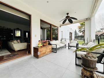 Casa en arriendo 3d, en exclusivo Condominio de Chicureo