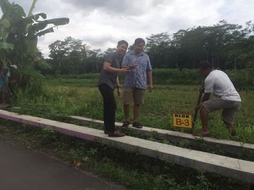 Mangku Jalan Aspal Hunian Etnik Pintu Gebyok di Prambanan