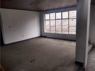 SE VENDE CASA COMERCIAL EN EL PARQUE PRINCIPAL