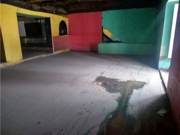 SE VENDE CASA COMERCIAL EN EL PARQUE PRINCIPAL