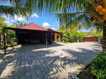 Luxury Villa Joglo 2 Kamar dekat Pantai Cinta Kedungu