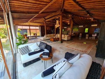 Luxury Villa Joglo 2 Kamar dekat Pantai Cinta Kedungu