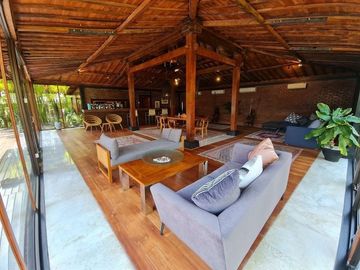 Luxury Villa Joglo 2 Kamar dekat Pantai Cinta Kedungu