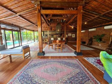Luxury Villa Joglo 2 Kamar dekat Pantai Cinta Kedungu