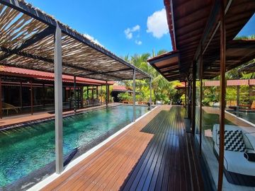 Luxury Villa Joglo 2 Kamar dekat Pantai Cinta Kedungu