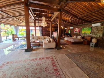 Luxury Villa Joglo 2 Kamar dekat Pantai Cinta Kedungu
