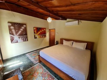 Luxury Villa Joglo 2 Kamar dekat Pantai Cinta Kedungu