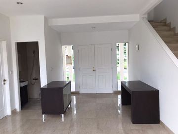 Cluster Lavender Rumah Mewah Lantai Marmer Bagus di Gading Serpong