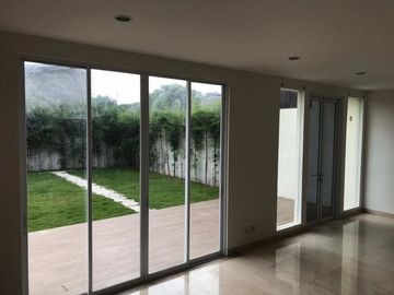 Cluster Lavender Rumah Mewah Lantai Marmer Bagus di Gading Serpong
