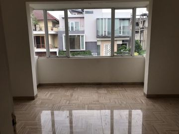 Cluster Lavender Rumah Mewah Lantai Marmer Bagus di Gading Serpong