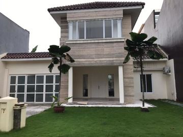 Cluster Lavender Rumah Mewah Lantai Marmer Bagus di Gading Serpong