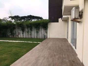 Cluster Lavender Rumah Mewah Lantai Marmer Bagus di Gading Serpong