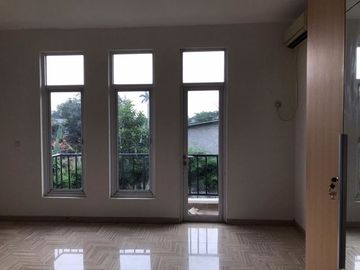 Cluster Lavender Rumah Mewah Lantai Marmer Bagus di Gading Serpong