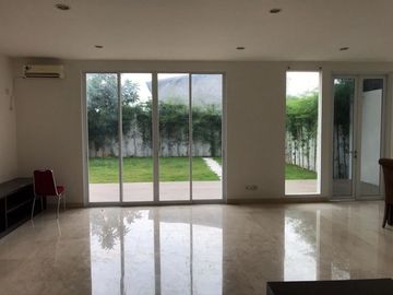 Cluster Lavender Rumah Mewah Lantai Marmer Bagus di Gading Serpong