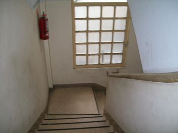 HERMOSO DEPTO 2 AMB (vereda impar de Constituyentes ya es V. Urquiza ) LATERAL 1ER. PISO POR ESCALERA