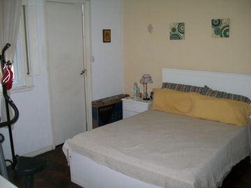 HERMOSO DEPTO 2 AMB (vereda impar de Constituyentes ya es V. Urquiza ) LATERAL 1ER. PISO POR ESCALERA