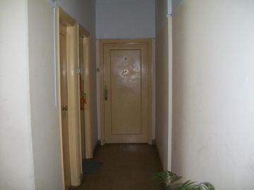 HERMOSO DEPTO 2 AMB (vereda impar de Constituyentes ya es V. Urquiza ) LATERAL 1ER. PISO POR ESCALERA