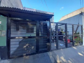 Departamento Tipo Casa en venta en Caseros