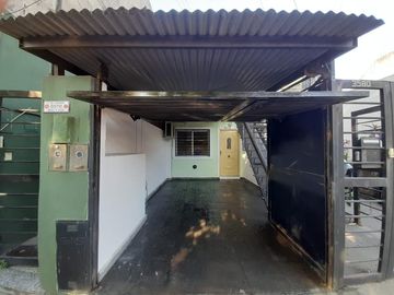 Departamento Tipo Casa en venta en Caseros