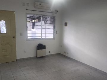 Departamento Tipo Casa en venta en Caseros