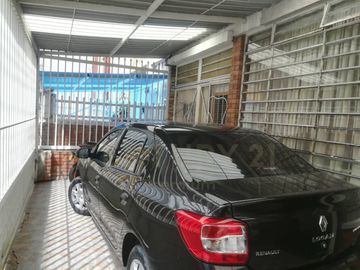 EXCELENTE INVERSION CASA EN VENTA EN EL BARRIO LA SOLEDAD