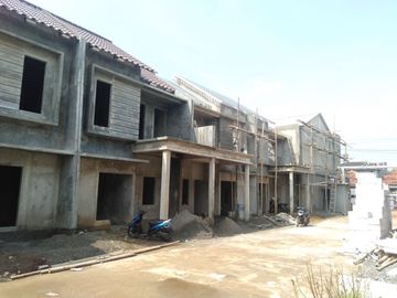 townhouse 2lt 10menit ke toll desari