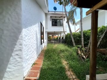 casalote en venta en villa del prado. Cod V16954