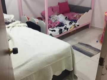 VENTA CASA RENTABLE EN BARRIO  MARIA PAZ  DE TRES PISOS Y TERRAZA .BOGOTA COLOMBIA