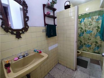 VENDO HERMOSA CASA EN URDESA NORTE(INCLUYE SUITE Y DEPARTAMENTO)