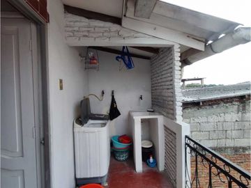 VENDO HERMOSA CASA EN URDESA NORTE(INCLUYE SUITE Y DEPARTAMENTO)
