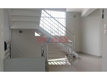 Se Vende Edificio De 6 Pisos, Urb. Las Dunas, Lambayeque